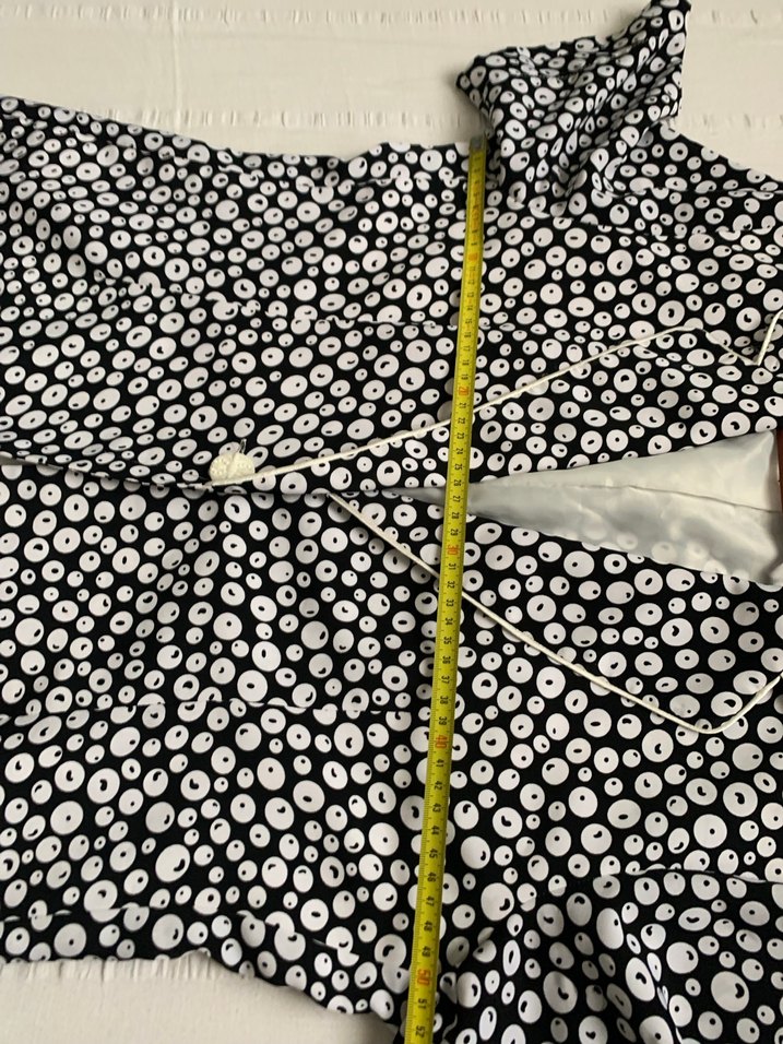 Düğmeli Puantiyeli Kısa Kollu Kadın Blazer - Görsel 3