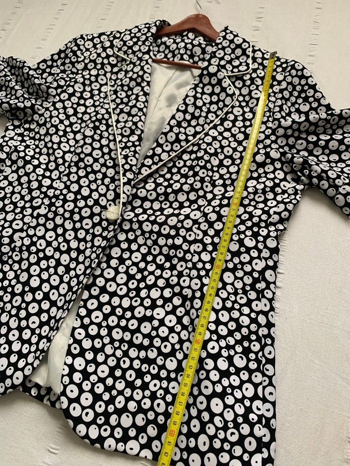 Düğmeli Puantiyeli Kısa Kollu Kadın Blazer - Görsel 5