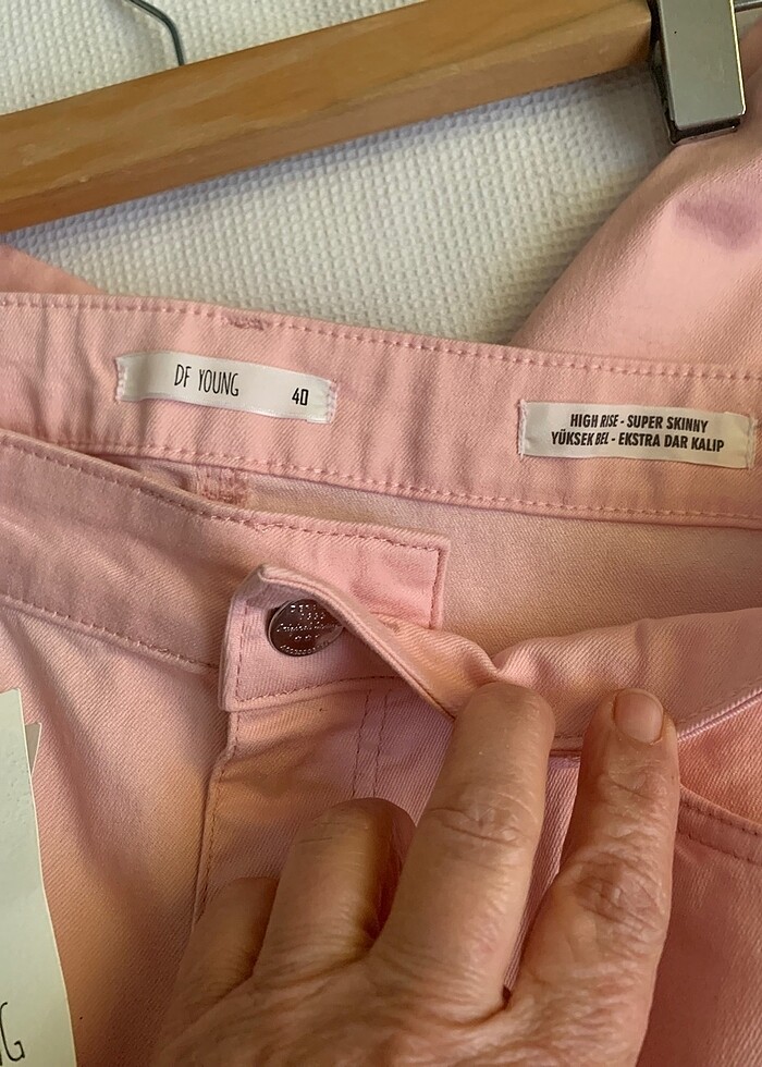 Etiketli pantolon - Görsel 3