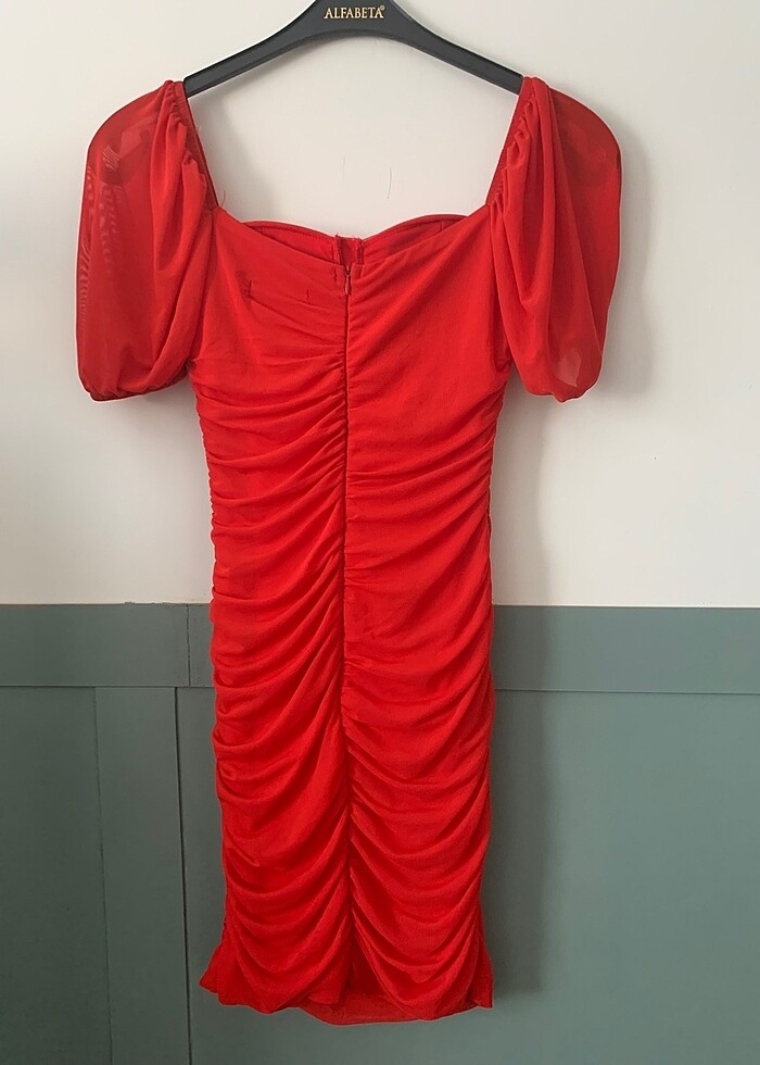 Kırmızı elbise - Görsel 2