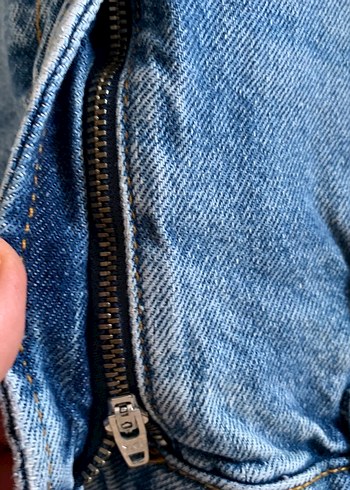 Bershka Kadın Gri Mavi Yırtık Mini Denim Şort