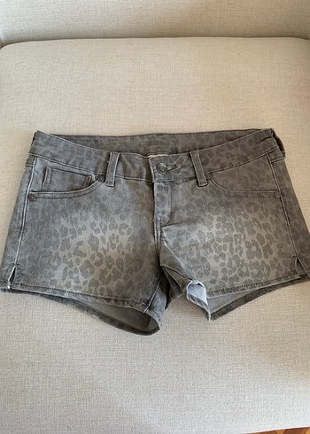 Gri Desenli Mini Denim Şort