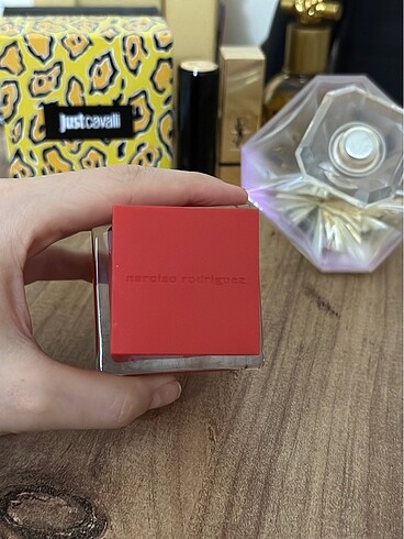 Beden Narciso Rodriguez Rouge Parfüm