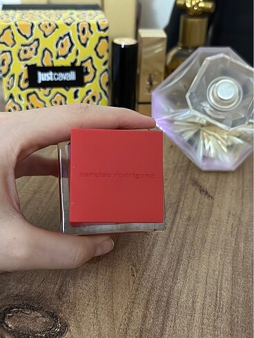  Beden Narciso Rodriguez Rouge Parfüm