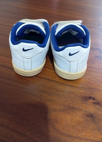 22 Beden Beyaz Nike Erkek Çocuk Spor Ayakkabısı