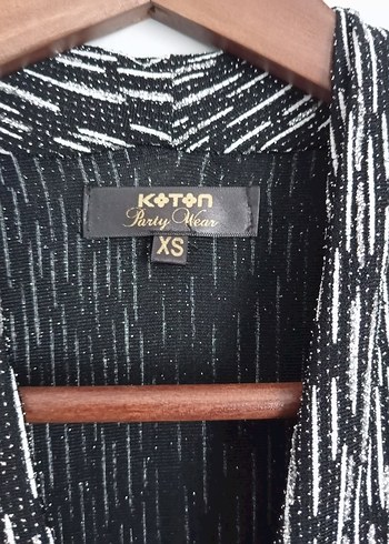 V Yaka Drapeli Gri Kadın Bluz - Görsel 3