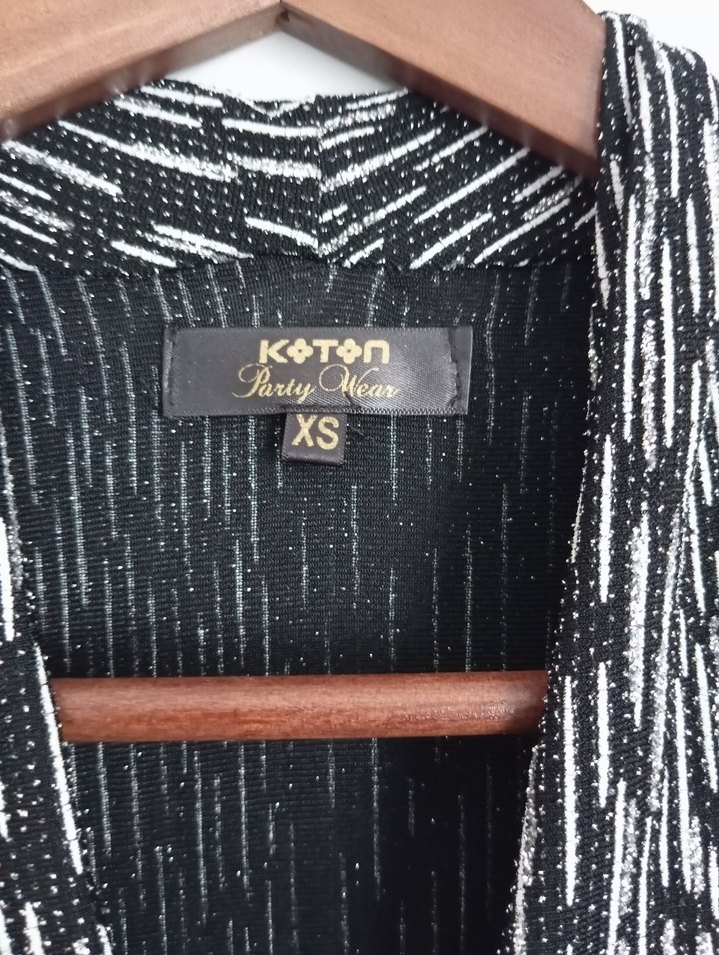 V Yaka Drapeli Gri Kadın Bluz - Görsel 3