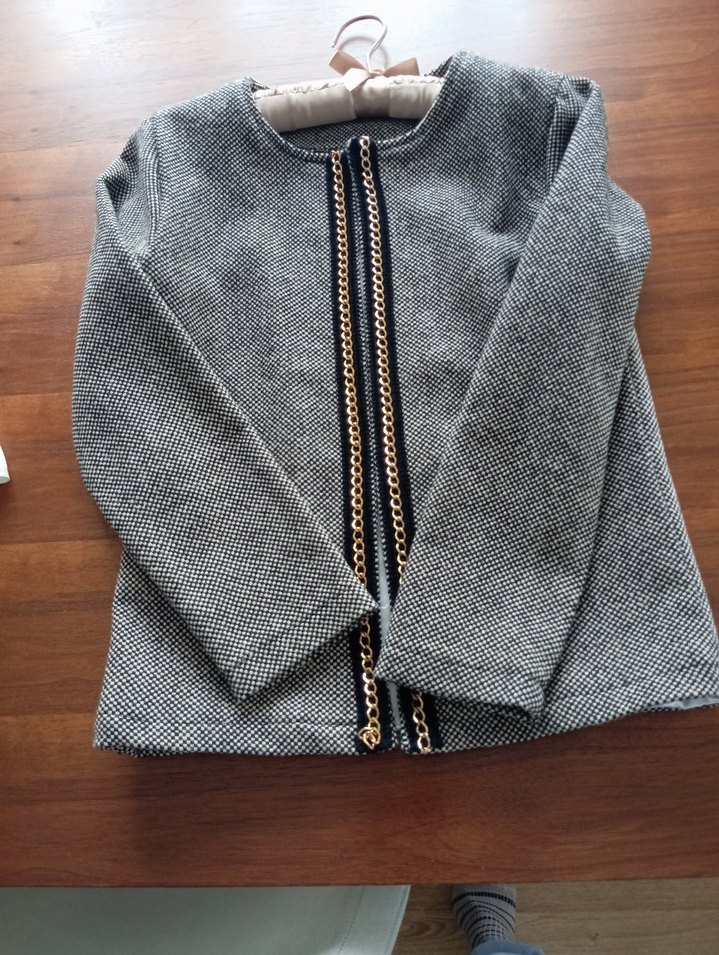 Zincir Detaylı Gri Kadın Kısa Triko Ceket - Görsel 2