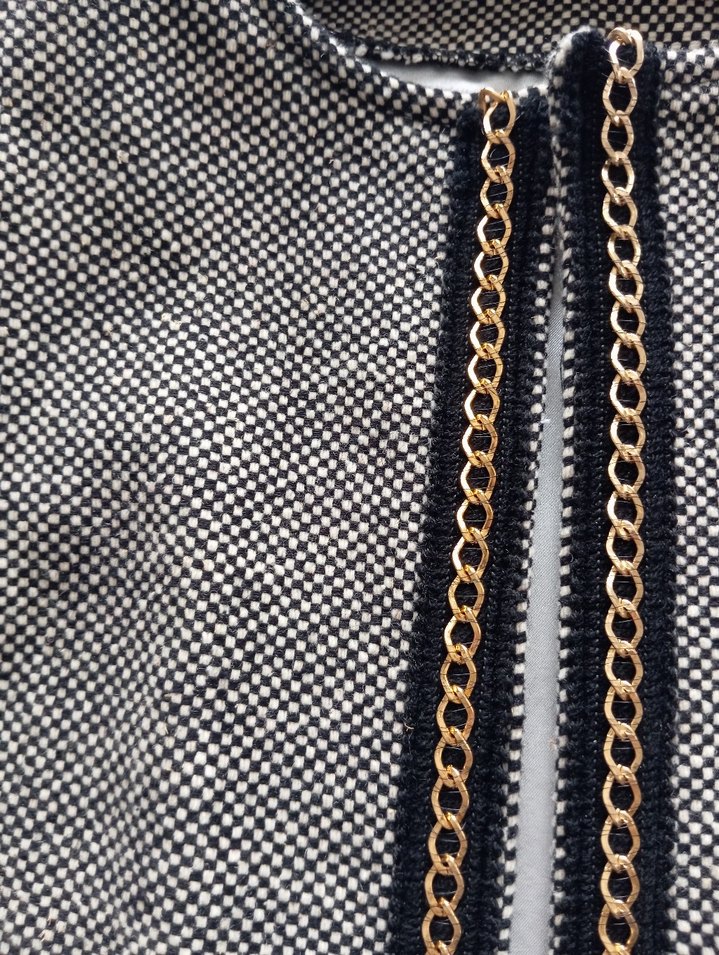 Zincir Detaylı Gri Kadın Kısa Triko Ceket - Görsel 3