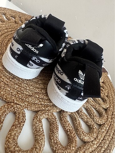 23 Beden siyah Renk Adidas superstar ayakkabı