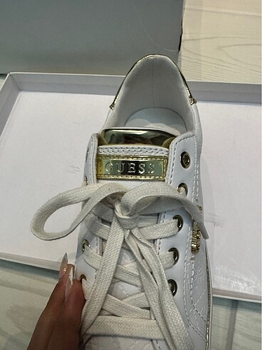 39 Beden beyaz Renk Guess Sneaker Kadın