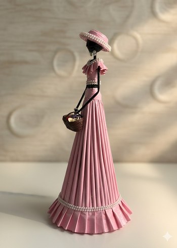 Pembe Şapkalı Kadın Figürin - Görsel 2