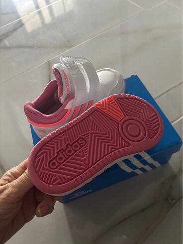 25 Beden beyaz Renk Adidas ayakkabı