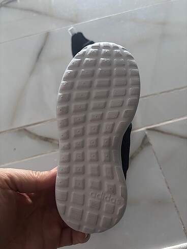 24 Beden siyah Renk Adidas ayakkabı