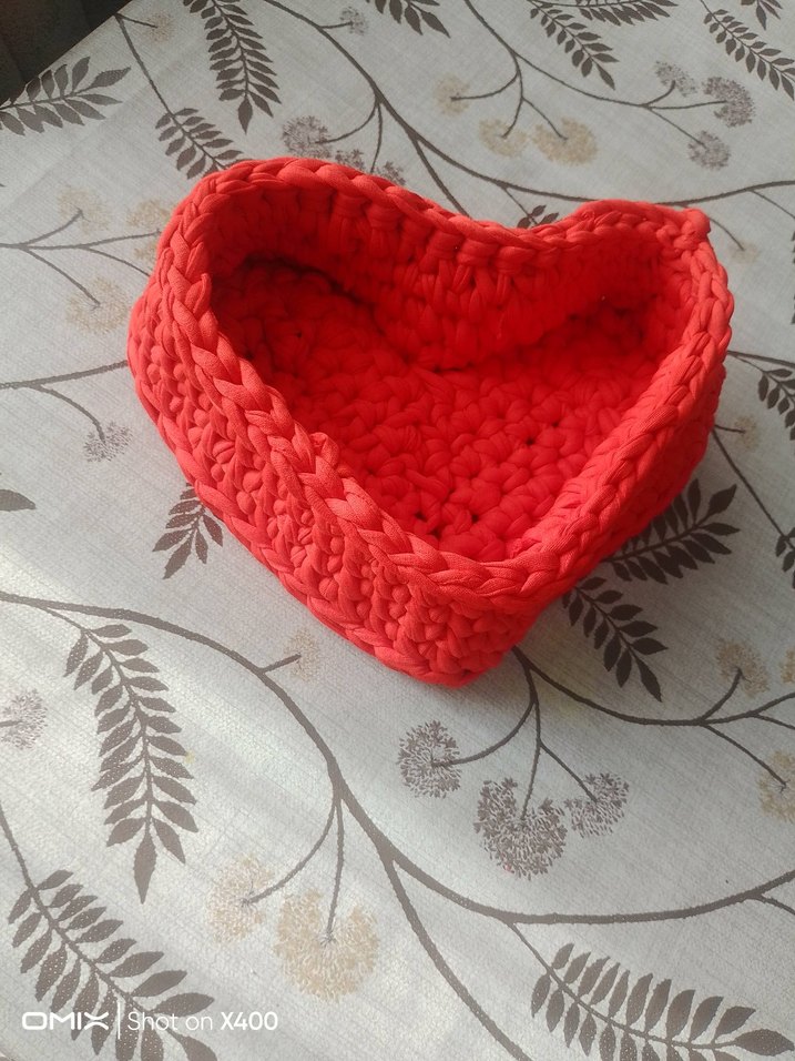 Kırmızı Örgü Kalpli Sepet - Görsel 2