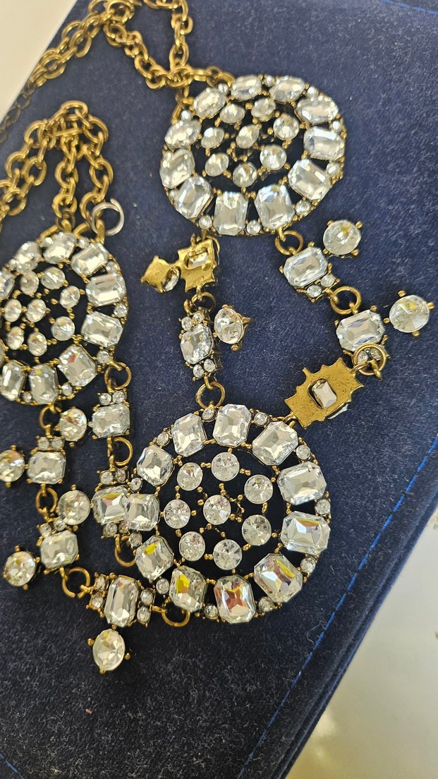 Swarovski taslar,Uzun Boyunlu Parlak Altın İşlemeli Kolye - Görsel 2