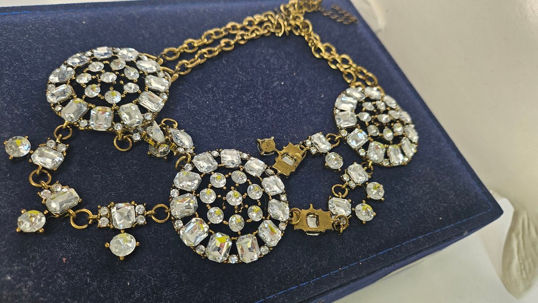 Swarovski taslar,Uzun Boyunlu Parlak Altın İşlemeli Kolye - Görsel 3