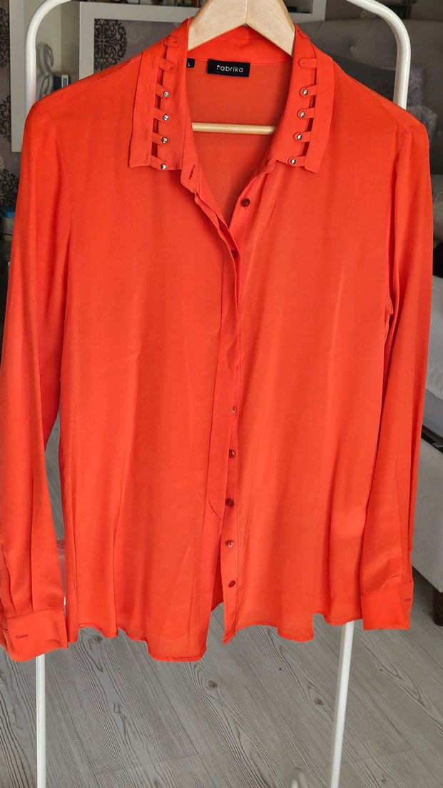 %100 IPEK Düğmeli Kırmızı Kadın Gömlek - Görsel 2