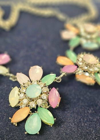 Pastel Renkli Çiçekli Mini Bohem Kolye - Görsel 4