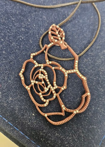 Uzun Kahverengi İşlemeli Zincir Detaylı Kolye florensa dan aldim - Görsel 6