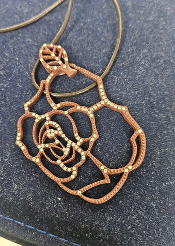 Uzun Kahverengi İşlemeli Zincir Detaylı Kolye florensa dan aldim - Görsel 4