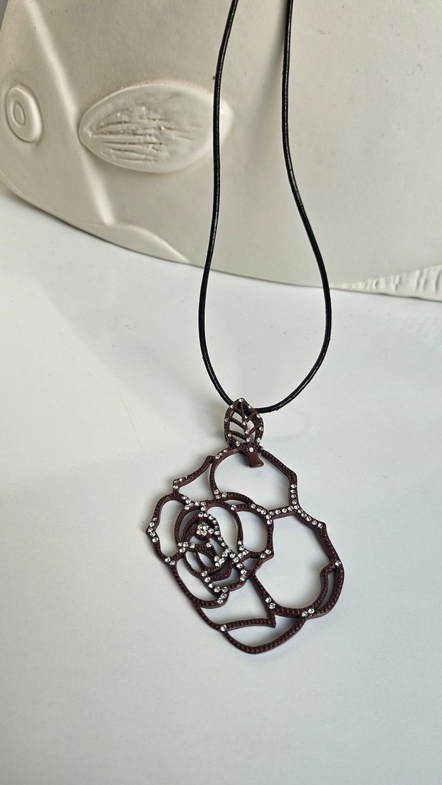 Uzun Kahverengi İşlemeli Zincir Detaylı Kolye florensa dan aldim - Görsel 3