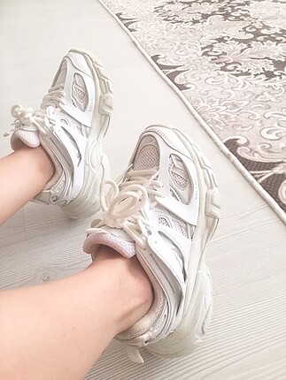 Balenciaga beyaz spor ayakkabı