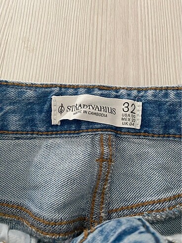 32 Beden mavi Renk Stradivarius d98 straight jean