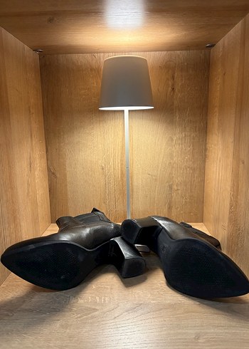 Siyah Deri Tokalı Kadın Bot - Görsel 3