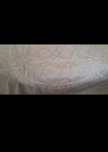 İşlemeli Beyaz Parlak Yatak Örtüsü - Görsel 4