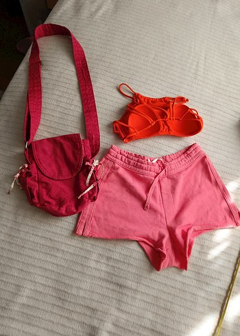 Pembe Mini Rahat Şort ve diğerleri