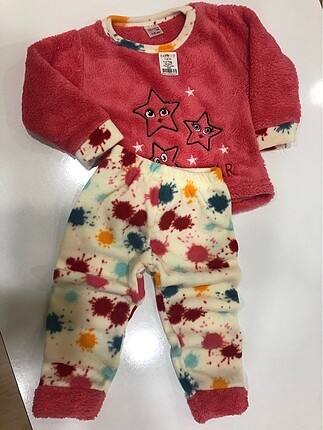 Kız çocuk polar pijama takımı??