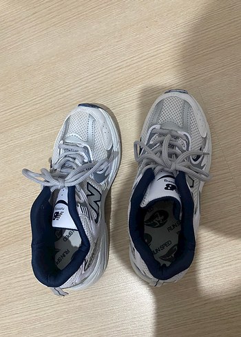 Beyaz Gri Spor Ayakkabı Velcro Detaylı