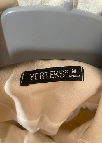 Diğer Bej Kemerli Kısa Deri Ceket