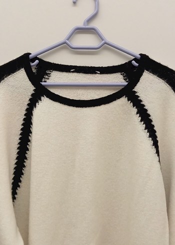 Siyah Detaylı Beyaz Triko Kazak - Görsel 2