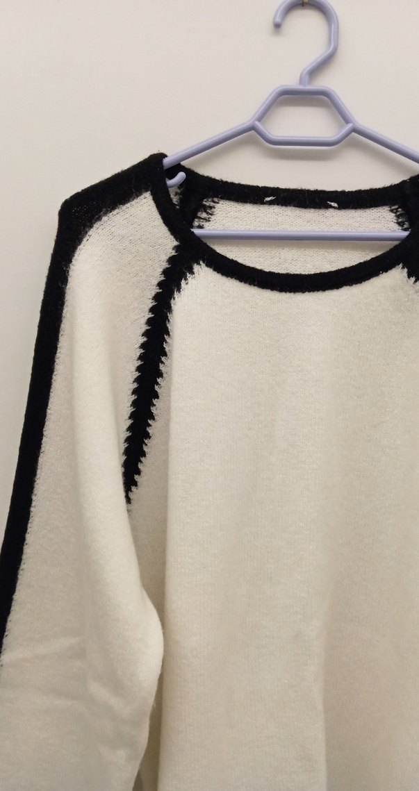 Siyah Detaylı Beyaz Triko Kazak - Görsel 5