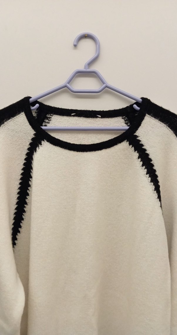 Siyah Detaylı Beyaz Triko Kazak - Görsel 2