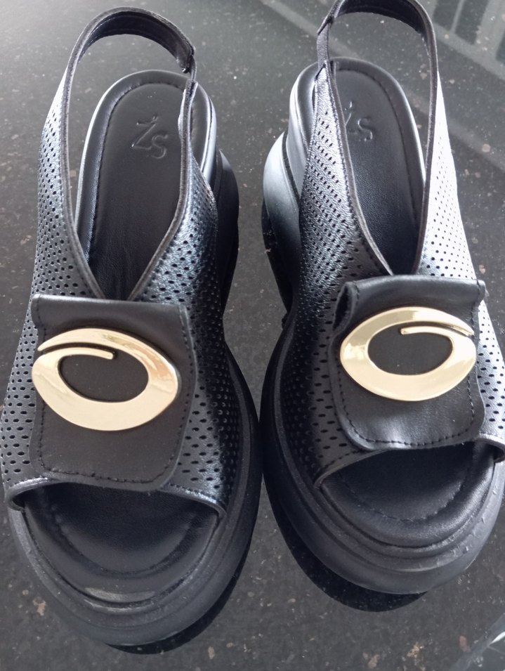 Siyah Yılan Desenli Dolgu Topuklu Sandalet - Görsel 4