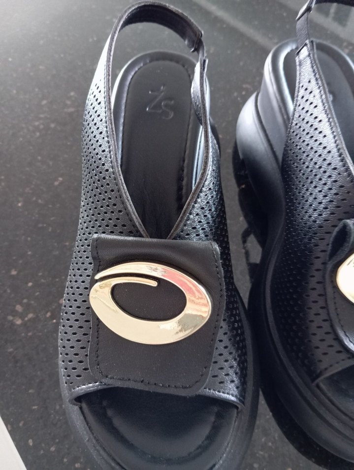 Siyah Yılan Desenli Dolgu Topuklu Sandalet - Görsel 5