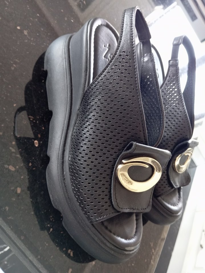 Siyah Yılan Desenli Dolgu Topuklu Sandalet - Görsel 2