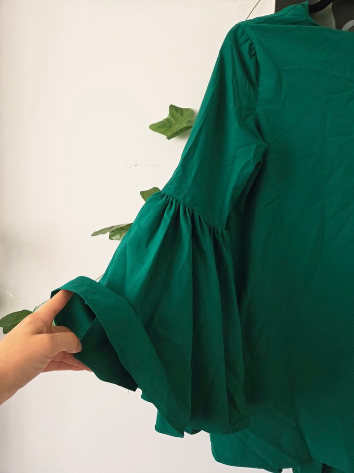 Uzun Kollu Yeşil Volanlı Bluz - Görsel 2
