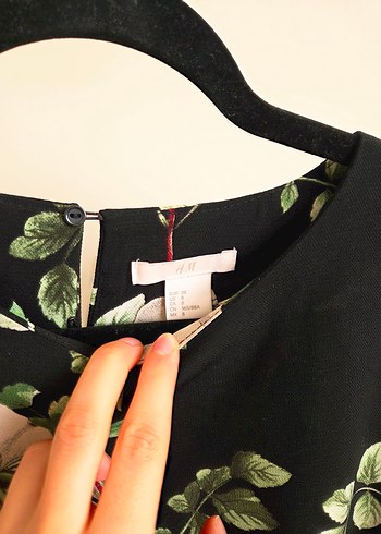 Çiçek Desenli Siyah Cepli Tunik H&M - Görsel 3