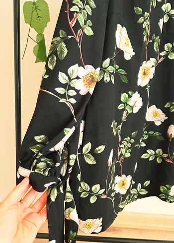 Çiçek Desenli Siyah Cepli Tunik H&M - Görsel 2