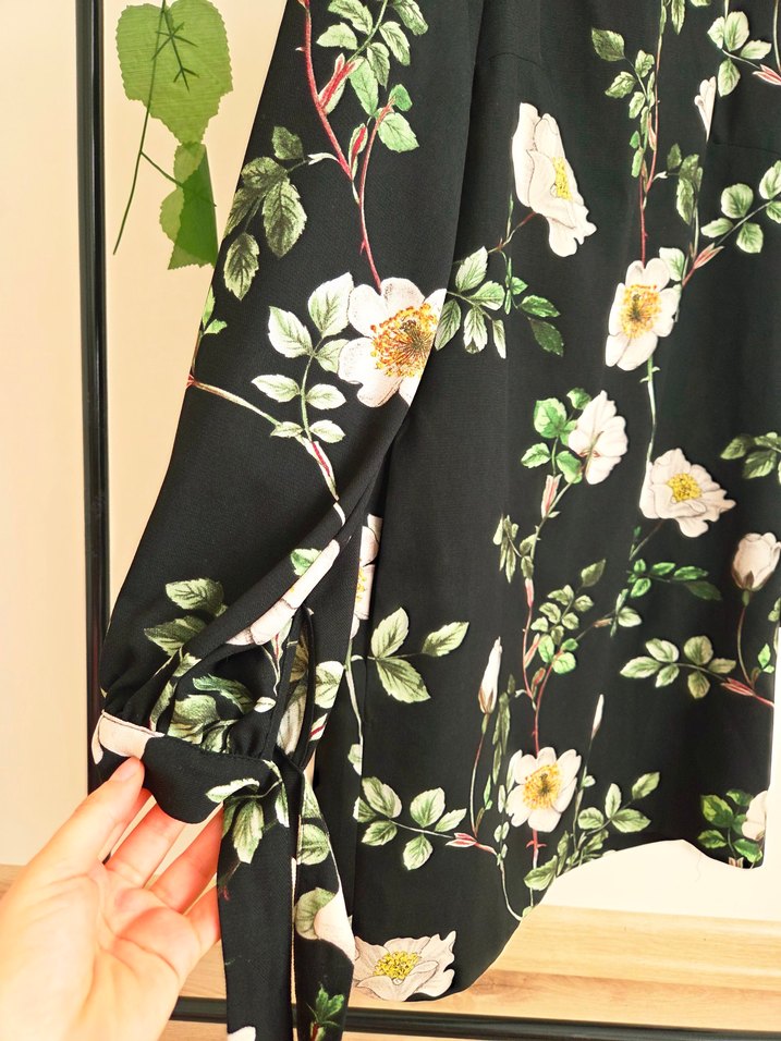 Çiçek Desenli Siyah Cepli Tunik H&M - Görsel 2