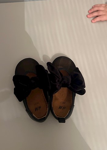 H&M Kız Çocuk Siyah Fırfırlı Babet Ayakkabı - Görsel 2
