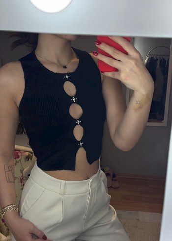 Düğmeli Siyah Örme Crop Top - Görsel 2