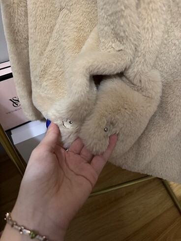 m Beden Peluş Mont