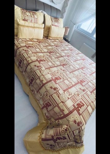 İşlemeli Bordo Desenli Yatak Örtüsü - Görsel 2