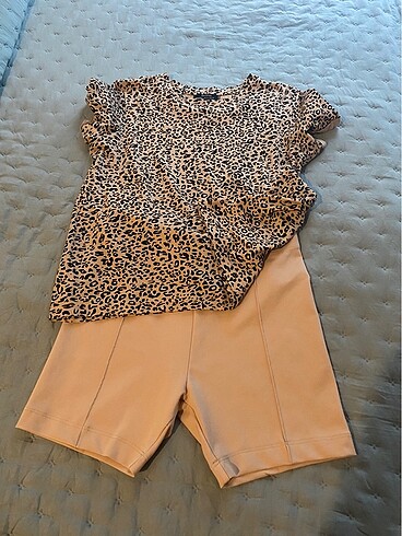 Bershka leopar tişört ve biker toparlayıcı tayt