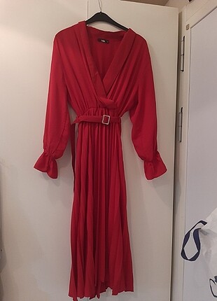 Kırmızı krep pileli elbise - Görsel 5